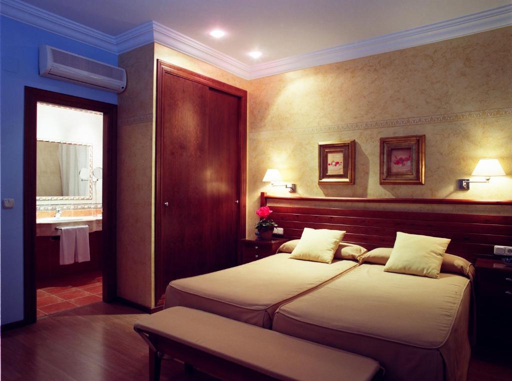 California Hotel Malaga Room photo