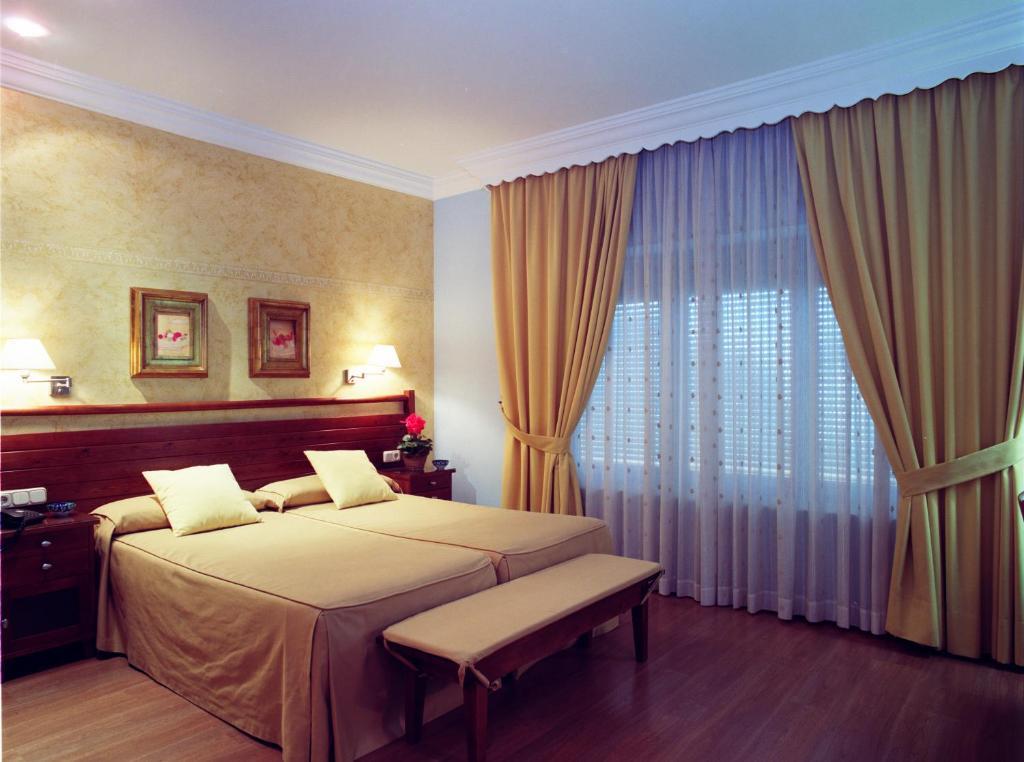California Hotel Malaga Room photo