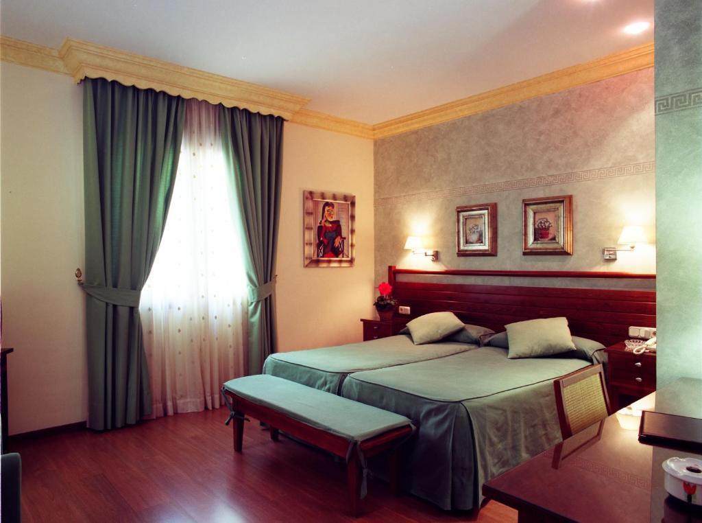 California Hotel Malaga Room photo